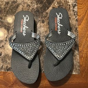 Sketchers yoga foam dressy shoes